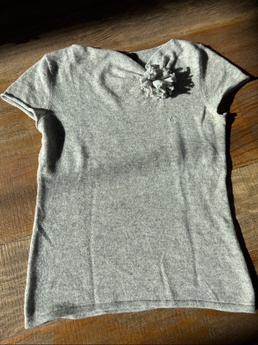 Cynthia Rowley Light Gray Short-Sleeve CashmereTop with Floral Applique Size S